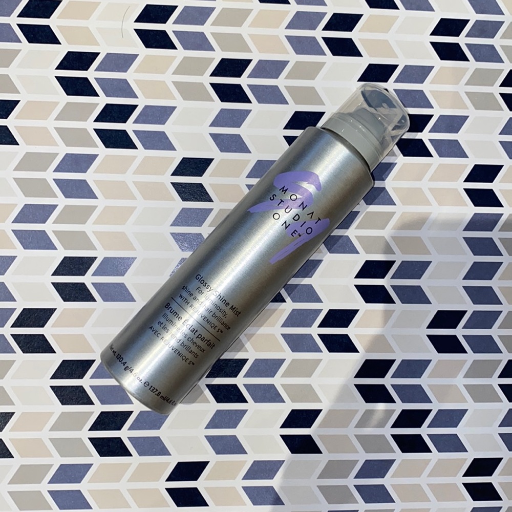 Monat Glossy Shine Mist